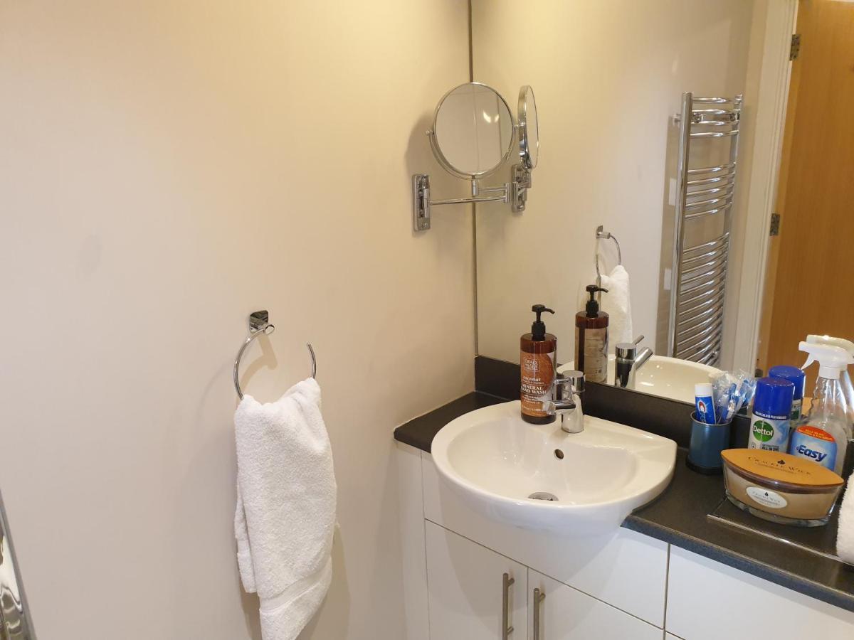 Birmingham Emerald, 2 Bedroom Apartment 외부 사진